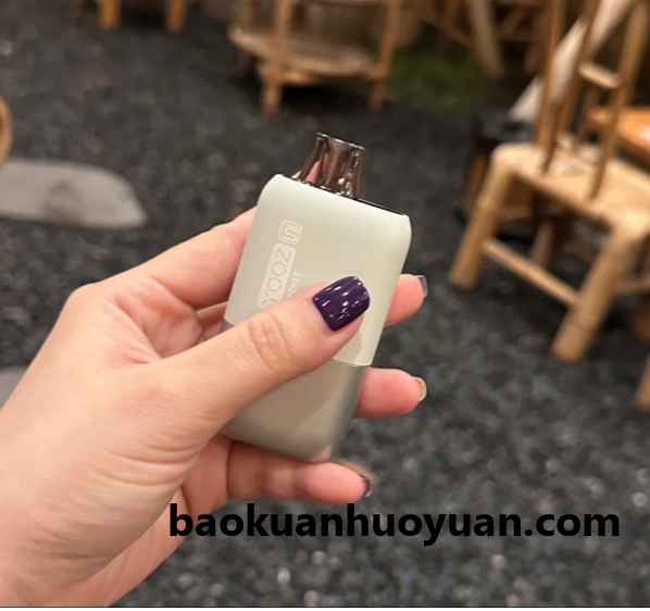 YOOZ独角兽评测：一万口、液晶屏、可充电，一次性电子烟也“内卷”吗？