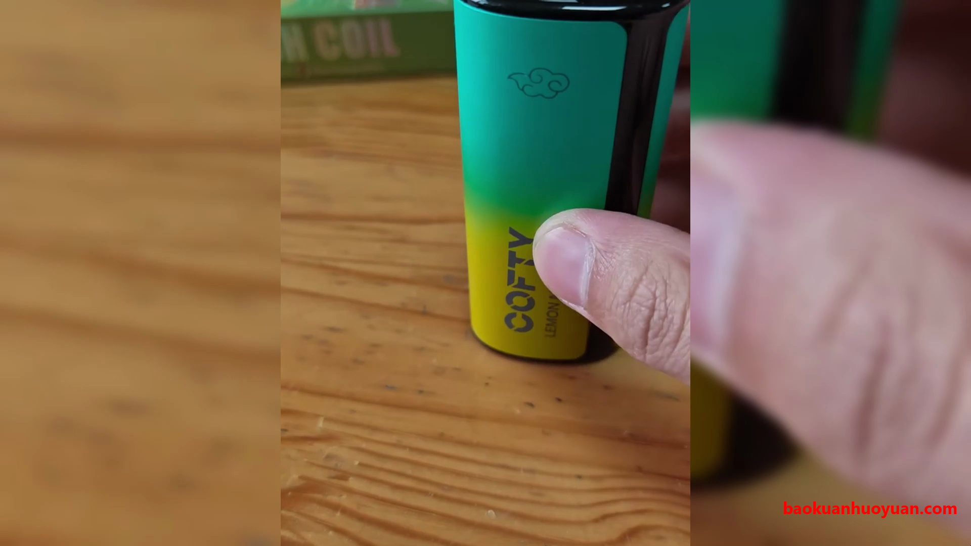 Quik小黑条 vs 飞雾一代终极对决：一次性电子烟王者之争，数据实测深度评测谁更胜一筹？